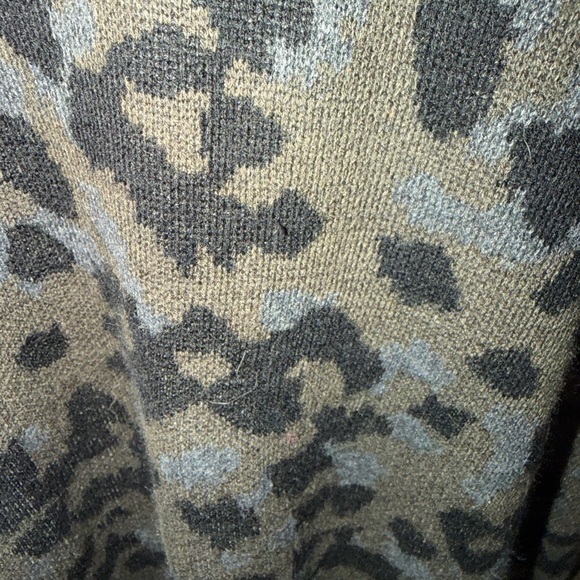 Anthropologie Sweater Women’s Size XL Green Animal Print - Picture 3 of 3